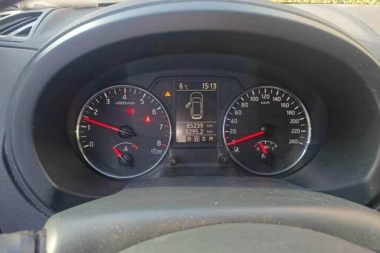 Used Dongfeng Fengdu MX6 2015 2.0L CVT Two-Wheel Drive Dream Edition