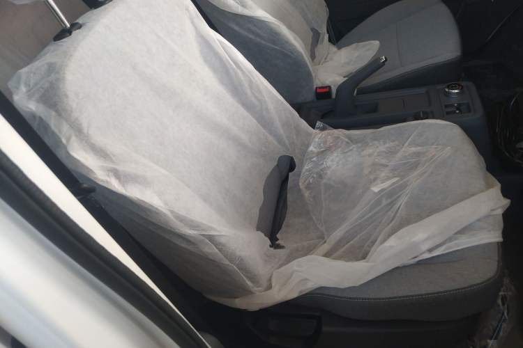 Used Wuling Yangguang 2024 300KM Comfort Version Passenger Van 75kW