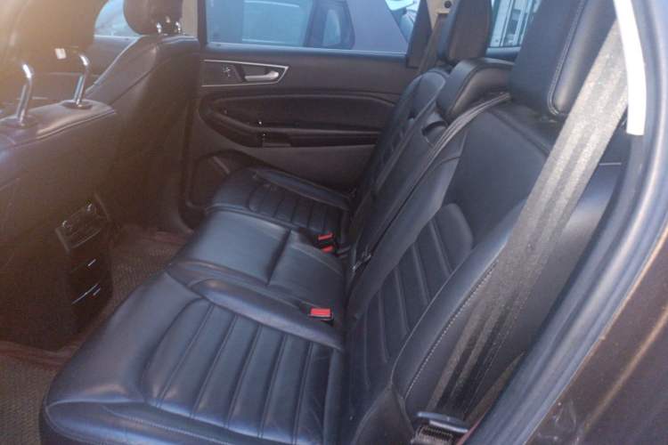 Used Ford Edge 2016 EcoBoost 245 Two-Wheel-Drive Platinum Edition 7-Seater
