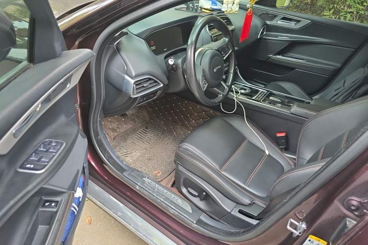 Used Jaguar XEL 2019 2.0T 200 PS Deluxe Edition Driver Seat