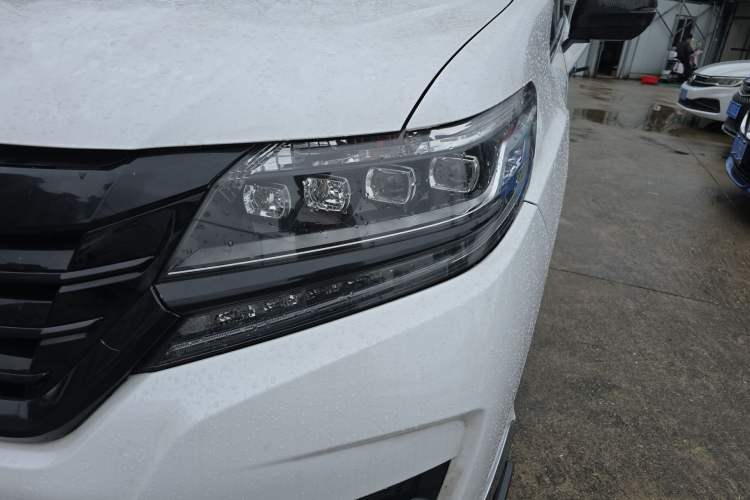 Used Honda Elysion 2016 2.4L Supreme Edition
