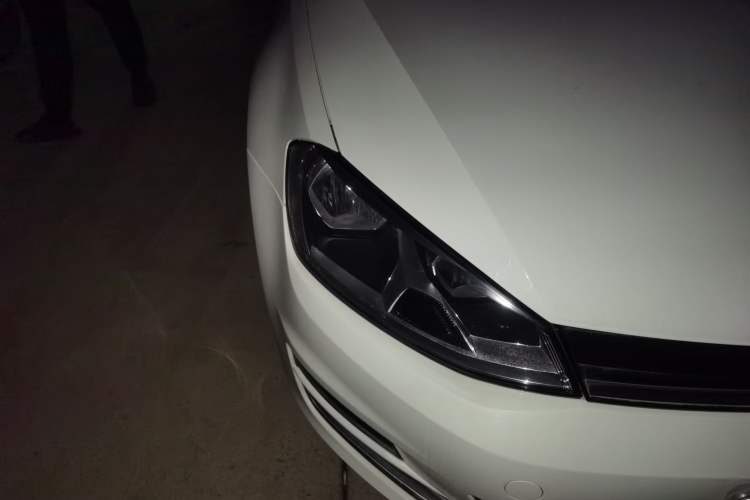 Used Volkswagen Golf 2014 1.6L Automatic Comfort Model Right Front Headlight