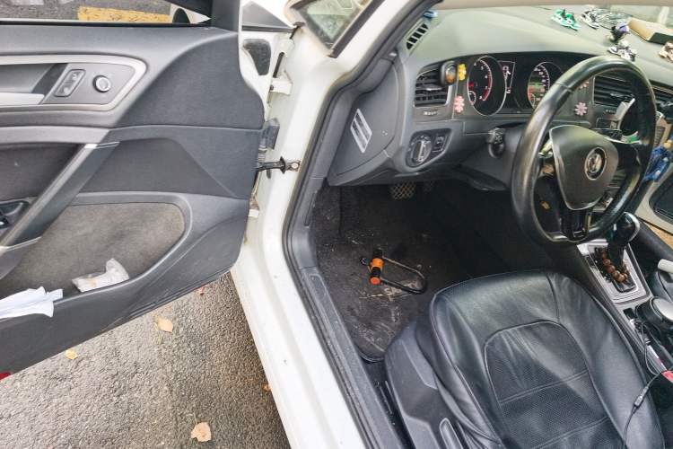 Used Volkswagen Golf 2015 1.6L Automatic Comfort Model
