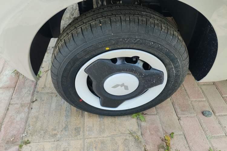 Used Wuling Hongguang MINIEV 2024 3rd Generation 215km Youth Edition Right Rear Wheel Hub