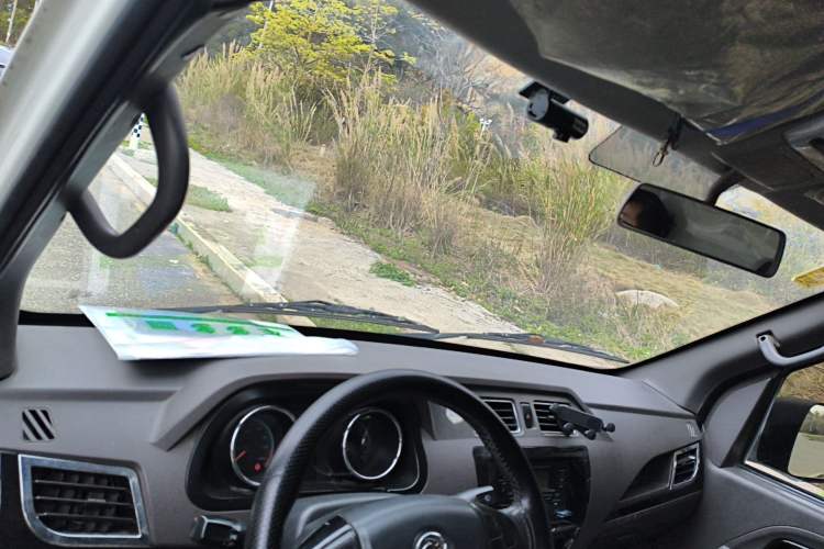 Used Dongfeng Yufeng EM26 2023 Standard Edition 41.472 kWh Henan Lithium Power Center Console