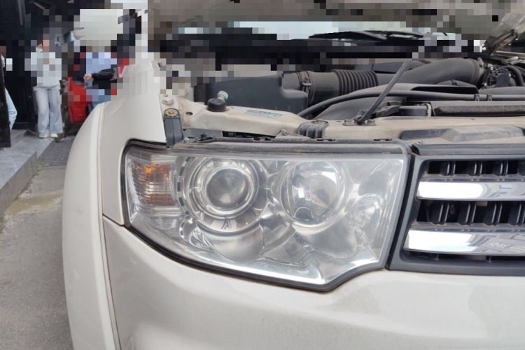Used Mitsubishi Pajero Sport 2013 3.0L Automatic Two-Wheel Drive Luxury Edition Right Front Headlight