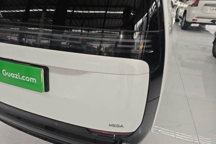 Used Li Auto MEGA 2025 Ultra Smart Refreshed Edition
