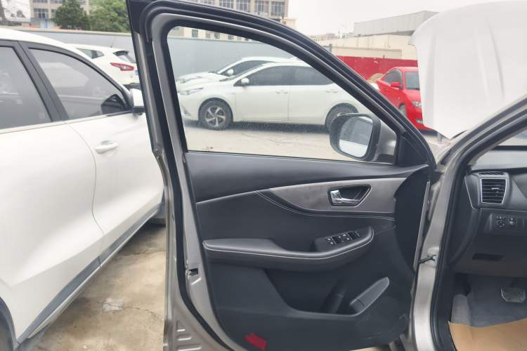 Used Dongfeng Fengon S560 2018 1.8L CVT Elite Model 7 Seats