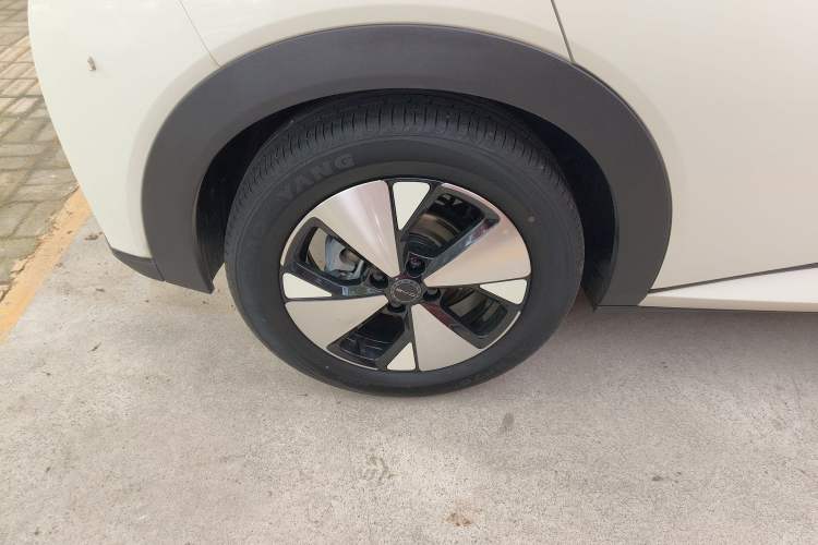 Used BYD Dolphin 2023 420 km Fashion Edition Right Rear Wheel Hub