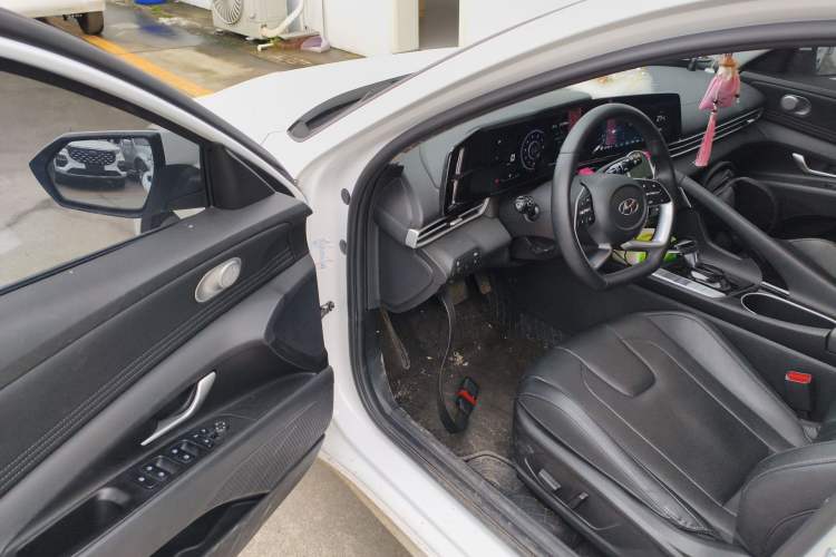 Used Hyundai Elantra 2022 1.5L CVT LUX Prestige Edition
