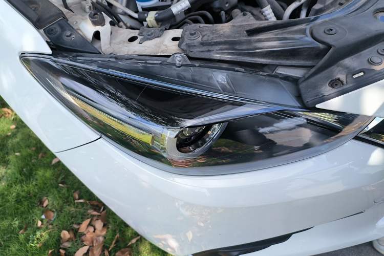 Used Mazda 3 Axela 2017 Sedan 1.5L Automatic Luxury Model Emission Standard China V Right Front Headlight