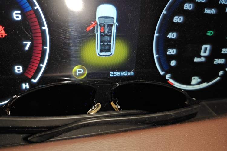 Used Geely Auto Haoyue 2022 1.8TD DCT Luxury 7-Seater Odometer Close Up