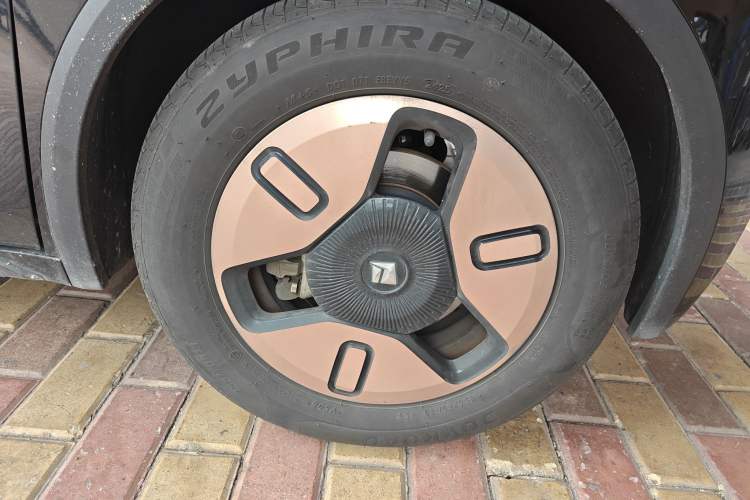 Used Baojun KiWi EV 2022 Designer Lite Edition Ternary Lithium Right Front Wheel Hub