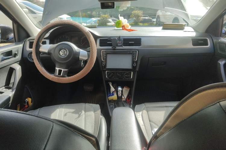 Used Volkswagen Santana 2015 1.6L Automatic Comfort Edition Center Console