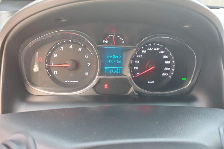 Used Chevrolet Captiva 2015 2.4L 4x4 Flagship Edition 7-Seater Odometer Close Up