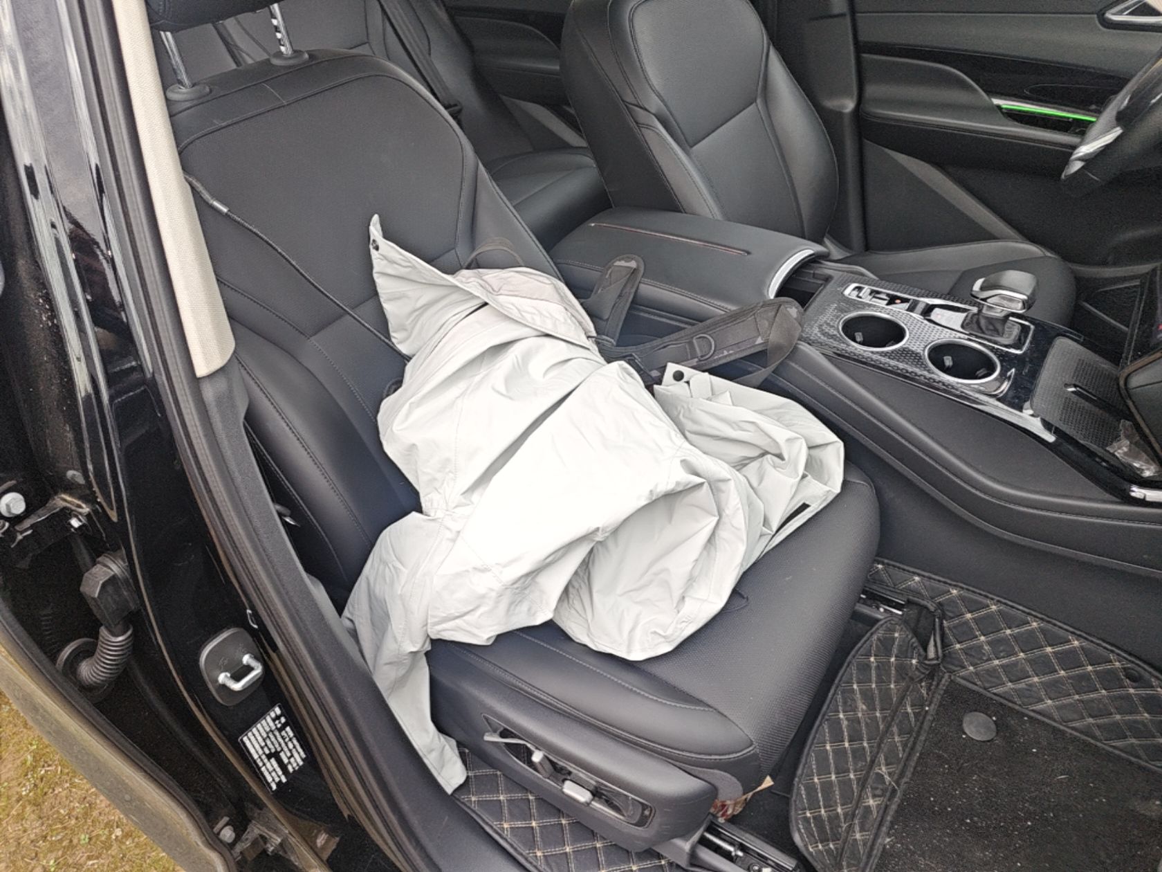 Hongqi HS3 PHEV 2025 Model 117km Jingwei Edition — снимка 19