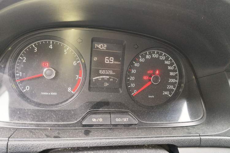 Used Volkswagen Lavida 2013 Revised Classic 1.6L Manual Fashion Edition Odometer Close Up