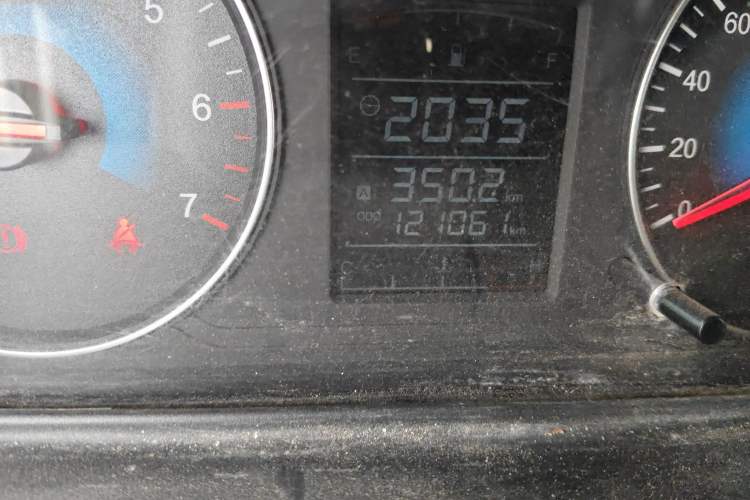 Used Dongfeng Fengon 330 2016 1.5L Manual Enjoyment Model DK15 Odometer Close Up