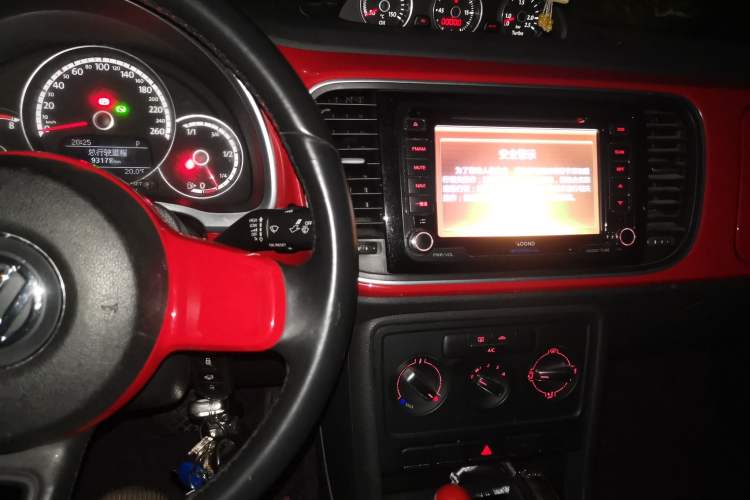 Used Volkswagen Beetle 2013 1.4TSI Fashion Edition Audio And AC Panel