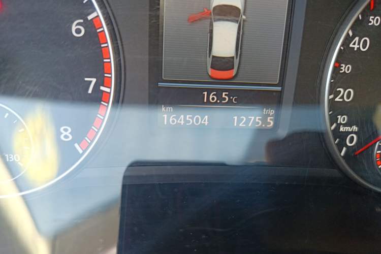 Used Volkswagen Passat 2013 2.0 TSI DSG Ultimate Edition Odometer Close Up