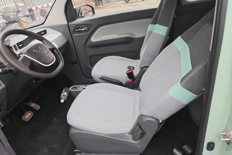 Used Wuling Hongguang MINIEV 2021 Macaron Premium Model – Lithium Iron Phosphate Left Rear Seat