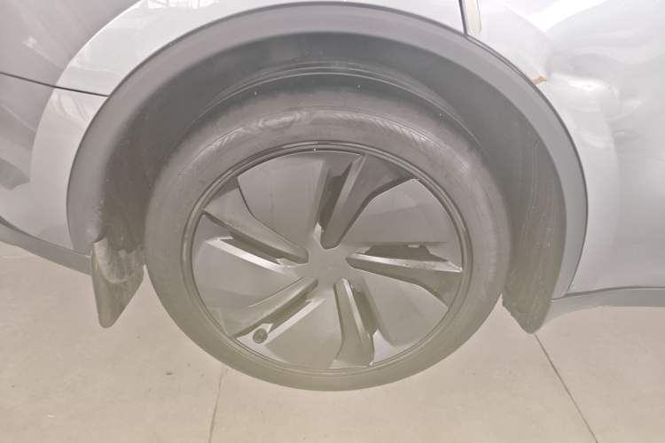 Used Tesla Model Y 2025 Rear-Wheel-Drive Version Right Rear Wheel Hub