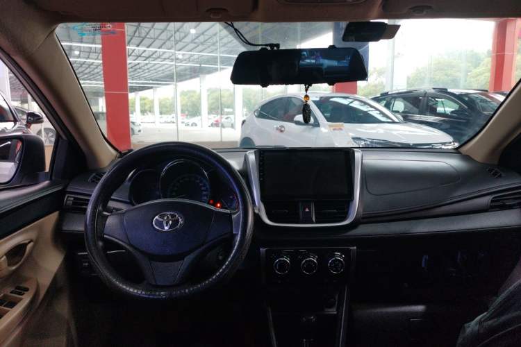 Used Toyota YARiS L Zhi Xiang 2019 1.5E CVT Dynamic Edition China VI compliant Center Console