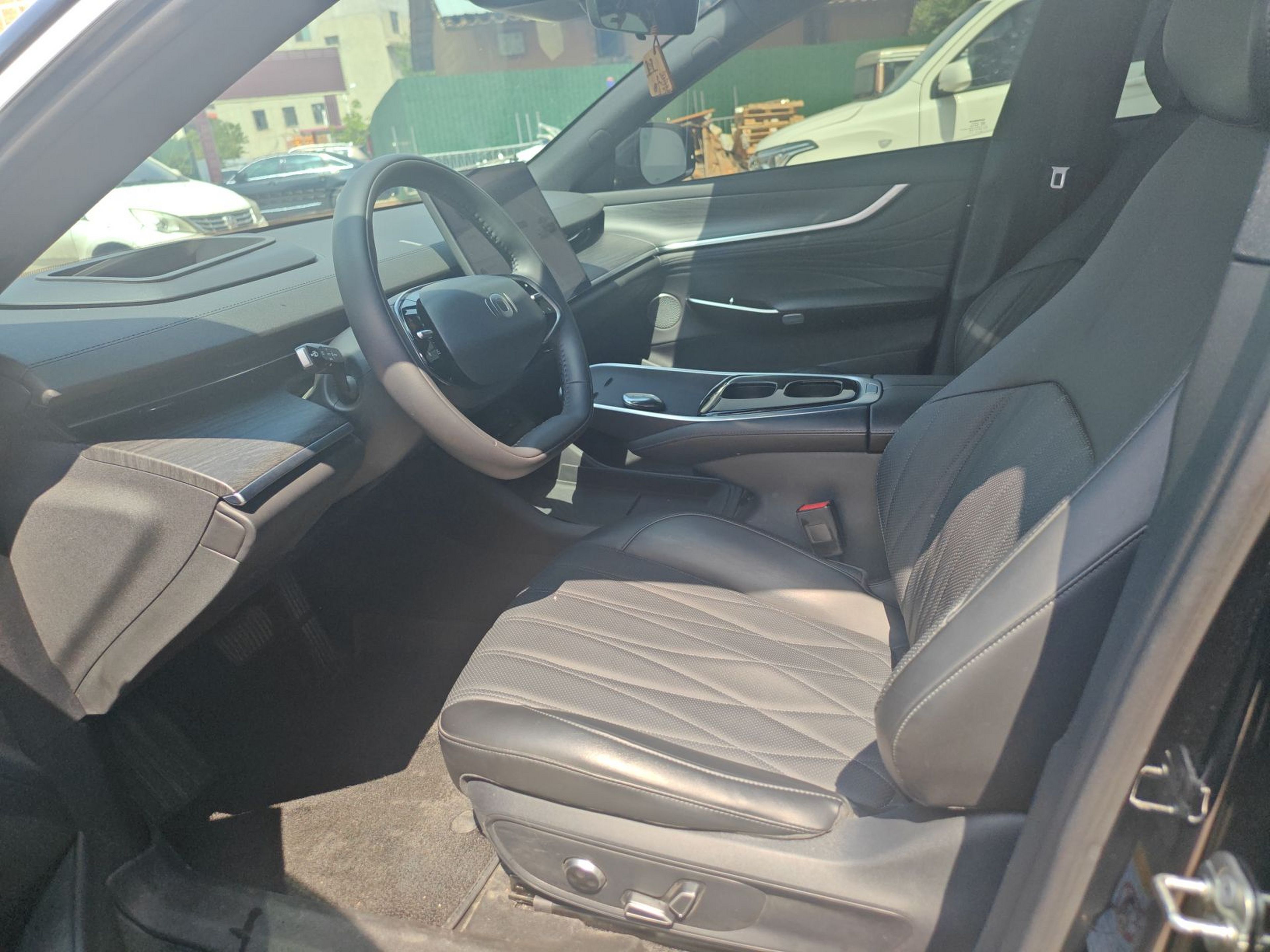 Переднее сиденье в автомобиле