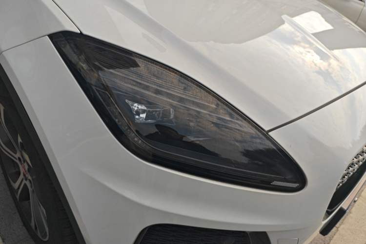 Ojetý Jaguar E-PACE 2024 YAO Black Sport Edition R-DYNAMIC SE BLACK