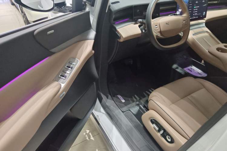 Used XPeng X9 2025 740 Ultra-Long Range Max Driver Seat