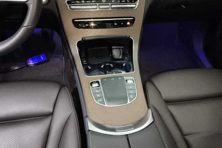 Used Mercedes-Benz GLC 2022 Second Facelift GLC 260 L 4MATIC Luxury Edition Gear Lever