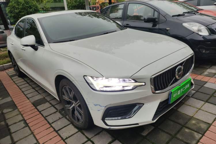 Used Volvo S60 2024 B4 Zhiyi Luxury Edition Front Right 45 Deg