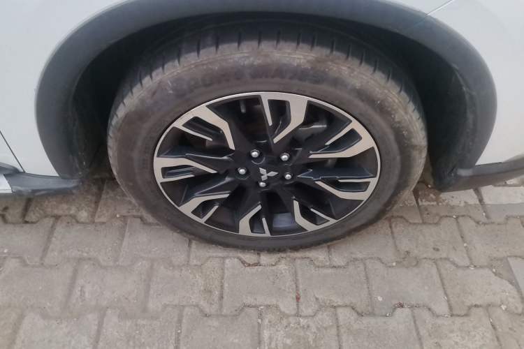 Used Mitsubishi Outlander 2019 2.0L Two-Wheel Drive Comfort Edition 5 Seats China V Standard Right Front Wheel Hub