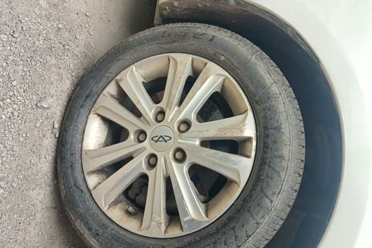 Used Chery E3 2013 1.5L Manual Luxury Model Right Front Wheel Hub