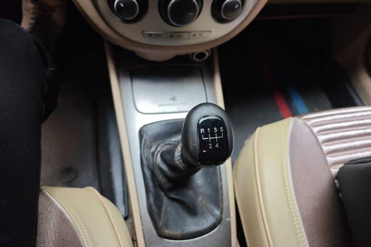 Used Buick Excelle 2013 1.5L Manual Classic Model Gear Lever