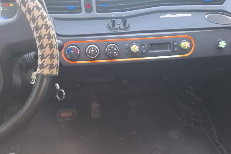 Used Wuling Hongguang MINIEV 2020 Freedom Version Lithium Iron Phosphate Audio And AC Panel