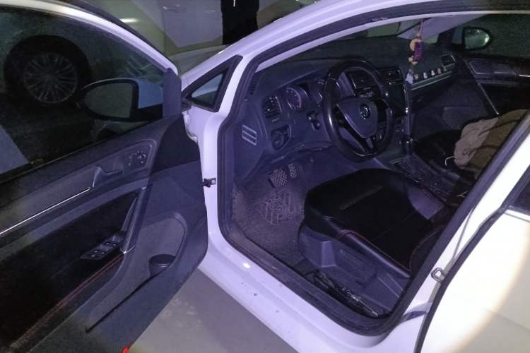 Used Volkswagen Golf 2015 1.6L Automatic Comfort Model Driver Seat