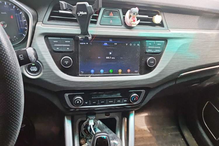 Used Geely Auto Vision X3 2017 1.5L Automatic Luxury Model Audio And AC Panel