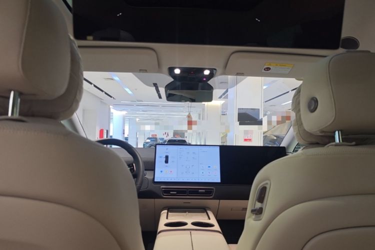 Used Li Auto MEGA 2025 Ultra Smart Refreshed Edition
