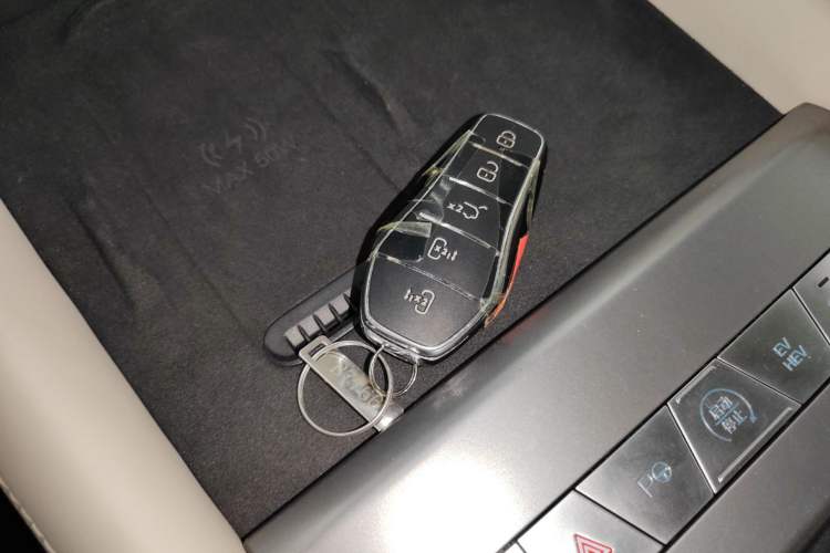 Used BYD Xia 2025 DM-i 1.5T 180km Excellence Model Interior 1