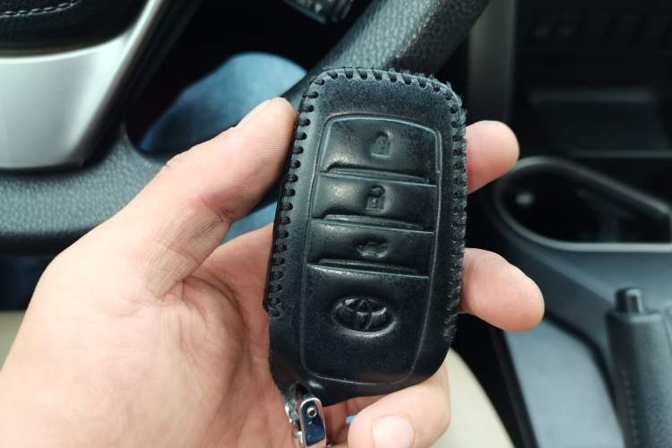 Used Toyota RAV4 2016 2.0L CVT Two-Wheel Drive Fashion Edition China V Standard