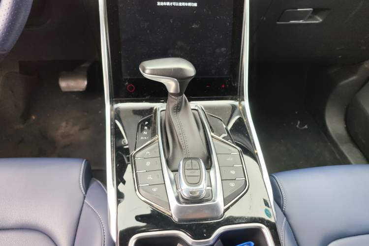 Used SAIC MAXUS D60 2019 1.5T Automatic Prestige 7-Seater Gear Lever