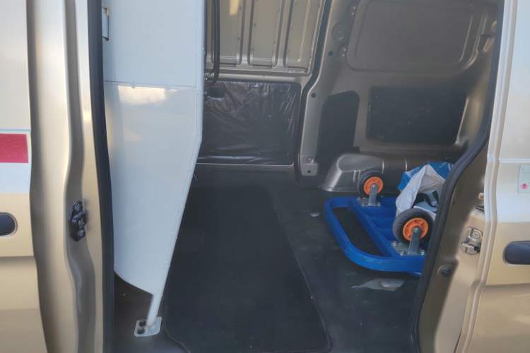 Used Wuling Hongguang V 2021 1.5L Jingqu Edition Enclosed-Window Vehicle LAR Interior 4