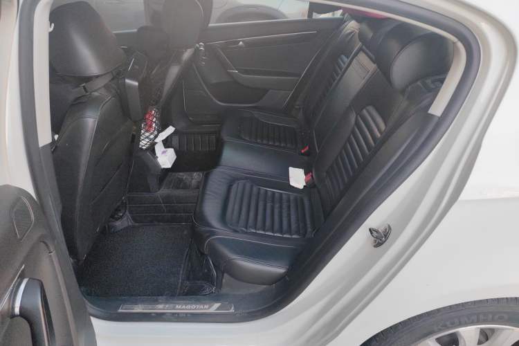 Used Volkswagen Magotan 2015 1.8TSI Luxury Model Left Rear Seat