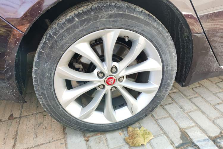 Used Jaguar XFL 2019 XFL 2.0T 250 PS Two-Wheel-Drive Luxury Edition Right Rear Wheel Hub