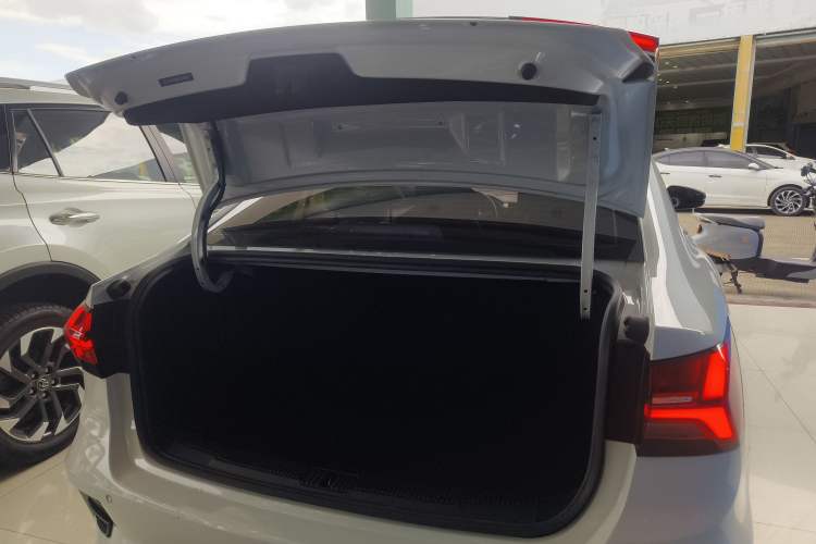 Used Roewe i5 2021 1.5L CVT Platinum Edition