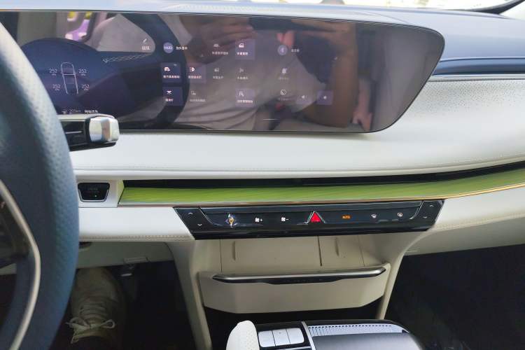 Used Buick GL8 New Energy 2024 Lu Zun Luxury Edition 7-Seater
