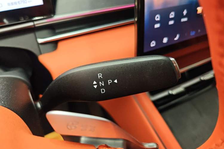 Used BYD Tang L 2025 EV 600KM All-Wheel-Drive LiDAR Flagship Model Gear Lever