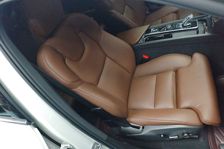 Used Volvo XC60 2022 B5 4x4 Smart Luxury Edition