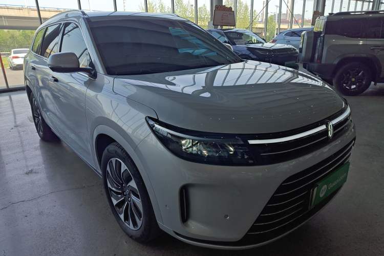 Used Hima AITO M7 2024 1.5T Rear-Drive Plus Version 5 Seats Front Right 45 Deg